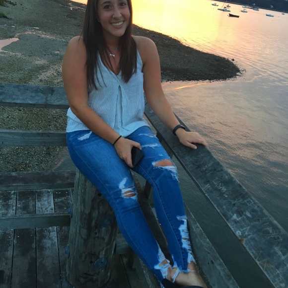 Meet your Posher, Amanda - Picture 3 of 5